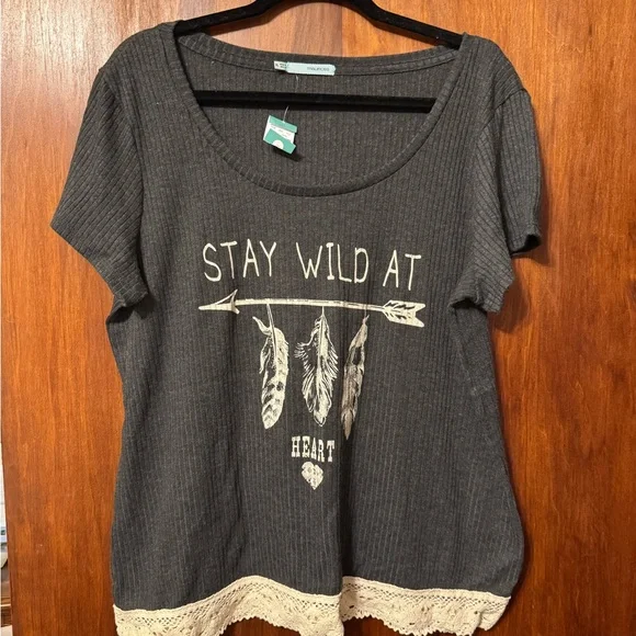 Maurice’s Women’s Charcoal Graphic Blouse with Feather Design - Size XL , NWT - Picture 2 of 5